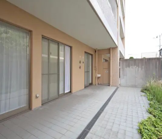 �t�@�~�[���t����U�E�K�[�f��